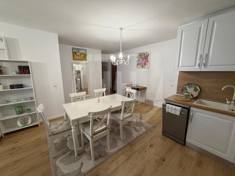 Apartament cu 3 camere semidecomandat, mobilat în Bună Ziua