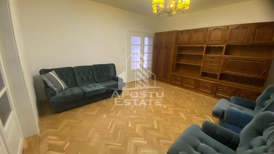 Apartament cu 3 camere semidecomandat în Dâmbovița