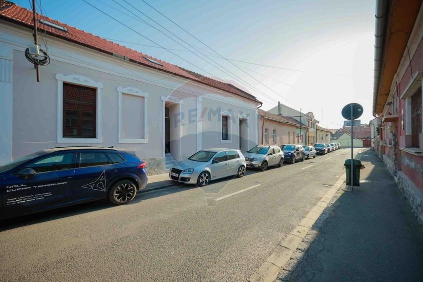 Apartament cu 4 camere decomandat în Ultracentral