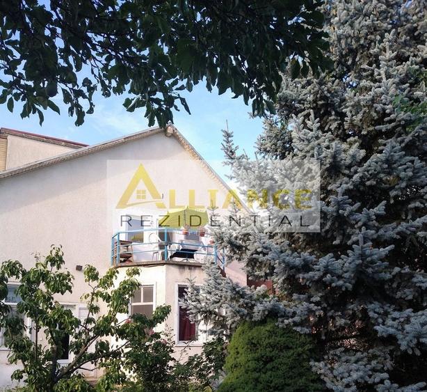 Casă individuală cu 6 camere cu Canalizare în Central