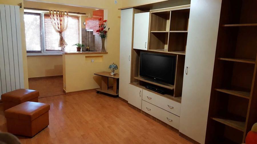Garsonieră decomandată în Central