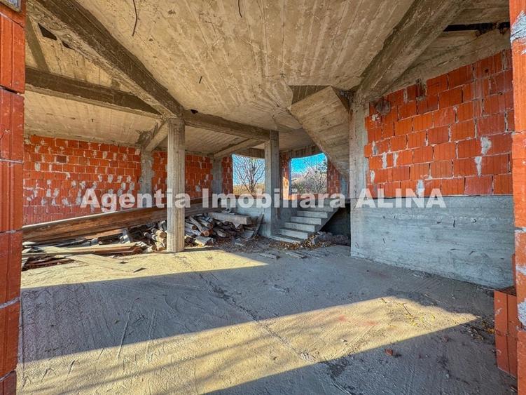 Casă cu 5 camere în Sântuhalm