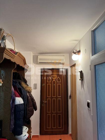 Apartament cu 4 camere decomandat, mobilat în Mircea-Vodă