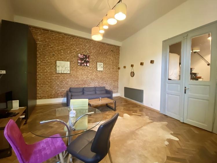 Apartament cu 2 camere semidecomandat, mobilat în Central