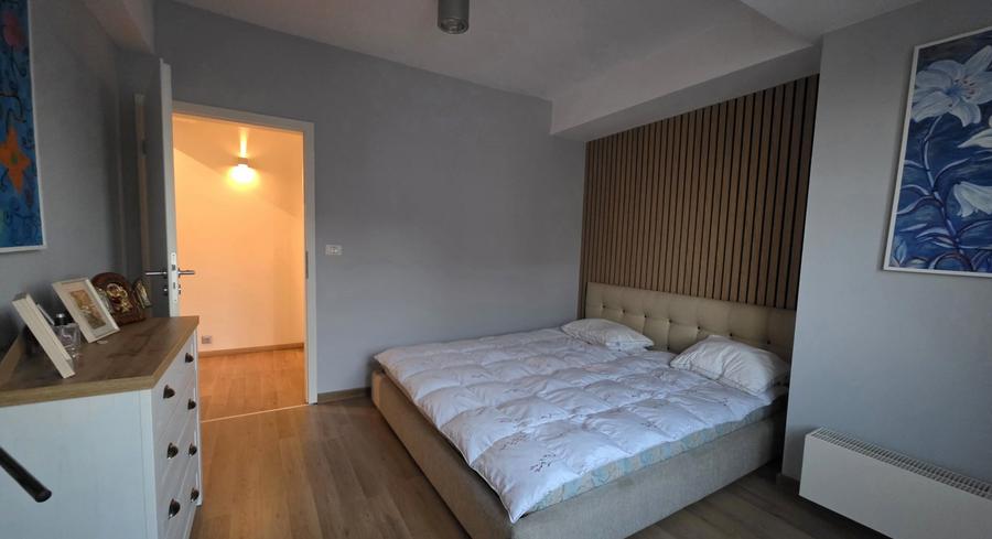 Apartament cu 3 camere semidecomandat, mobilat în Circumvalațiunii