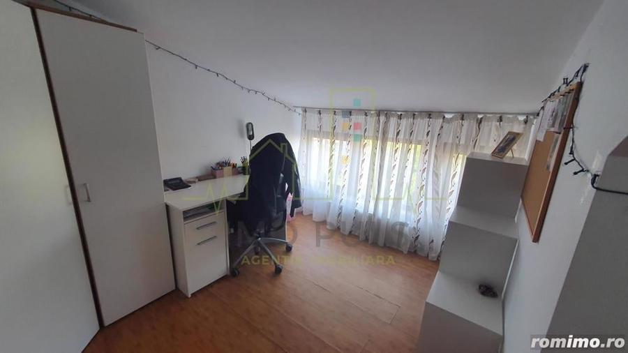 Apartament cu 4 camere semidecomandat în Girocului