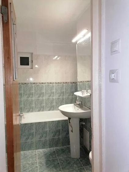 Apartament cu 3 camere decomandat în Traian