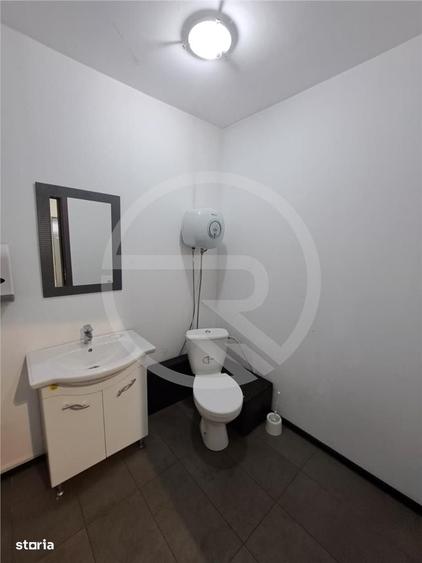 Spațiu comercial, de 300 mp, în Luna