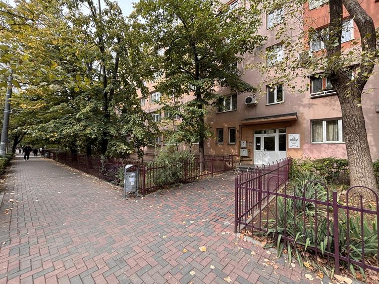 Apartament cu 3 camere decomandat în 1 Decembrie 1918