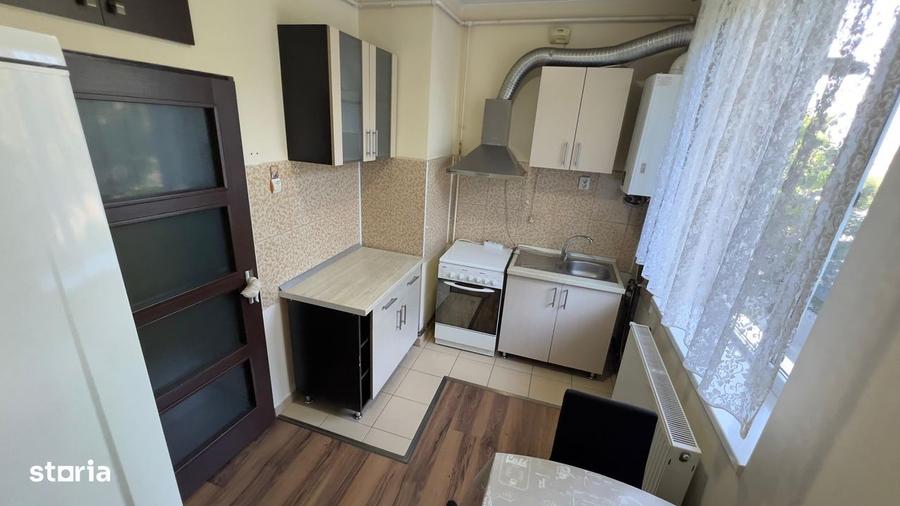Apartament cu 3 camere decomandat în Petros