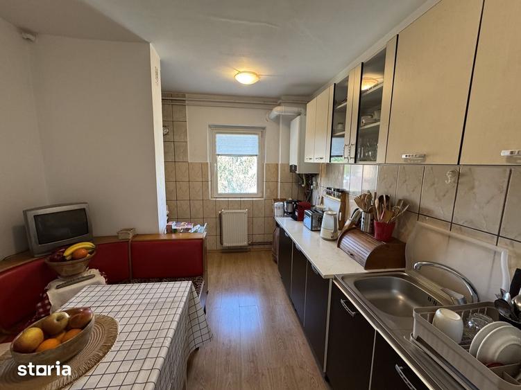 Apartament cu 3 camere decomandat, mobilat în Florilor