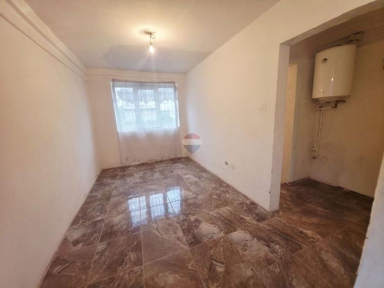 Apartament cu 3 camere decomandat în Săvinești