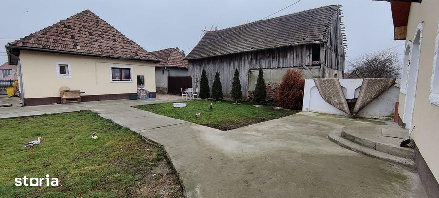 Casă cu 5 camere cu Teren 2000 Mp în Central