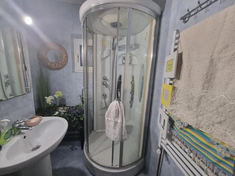 Apartament cu 2 camere decomandat în Rovine