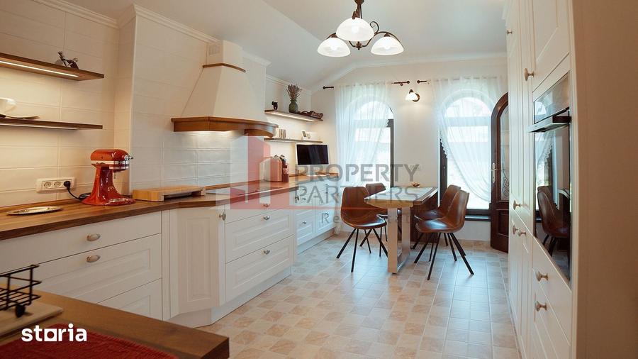 Casă cu 7 camere cu Teren 1250 Mp în IAR