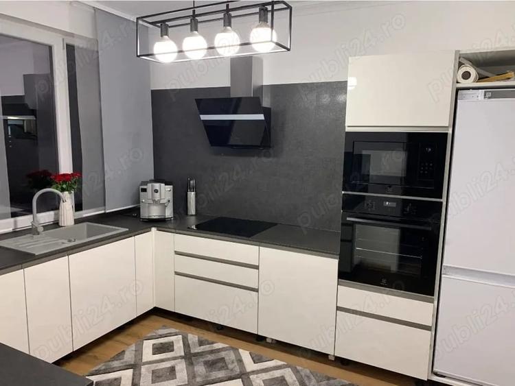 Casă cu Teren 450 Mp în Est