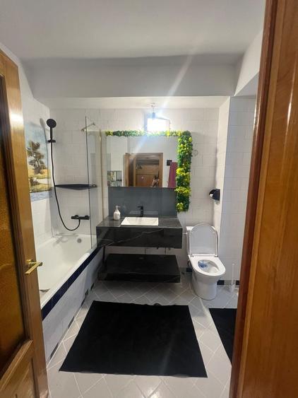 Apartament cu 3 camere, mobilat în Faleza Nord