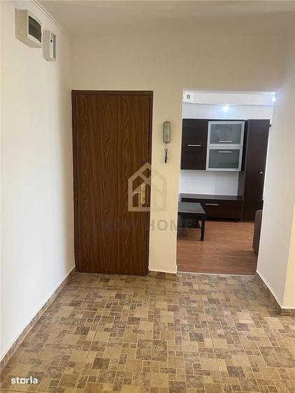 Apartament cu 3 camere decomandat în Tei