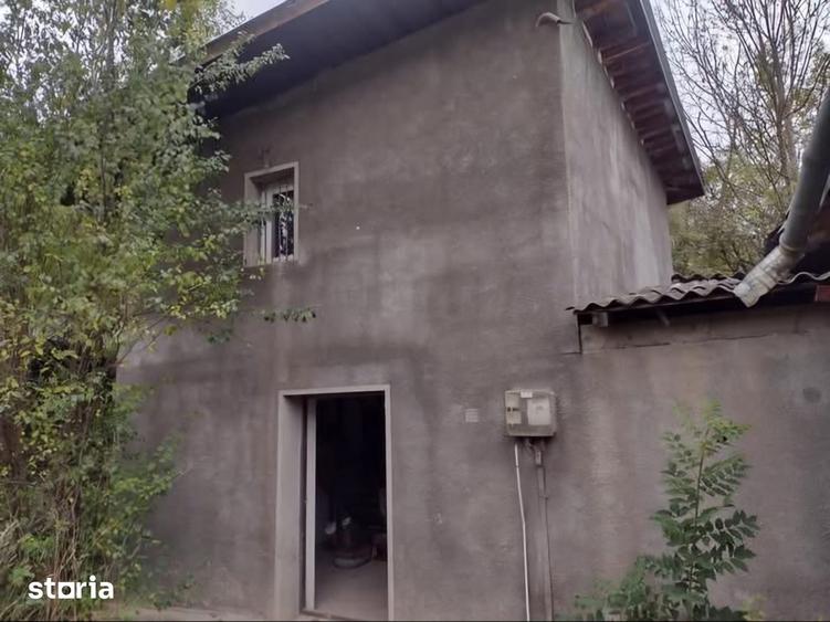 Casă cu 2 camere cu Teren 713 Mp în Petros