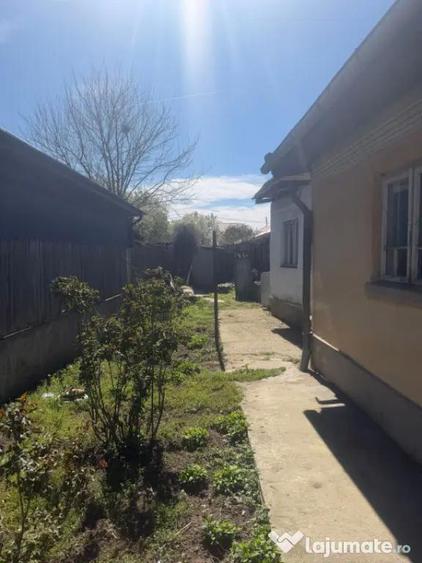 Casă cu 3 camere cu Teren 240 Mp în Brestei
