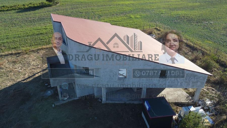 Casă individuală cu 8 camere cu Canalizare în Munteni