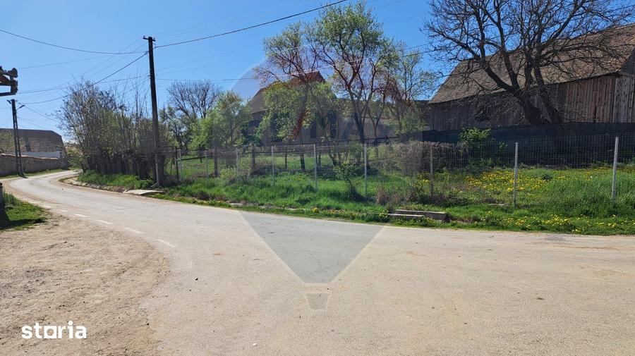 Teren de 980 mp, în Părău