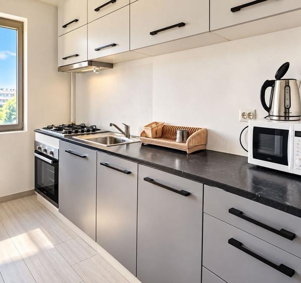 Apartament cu 3 camere decomandat, mobilat în Central