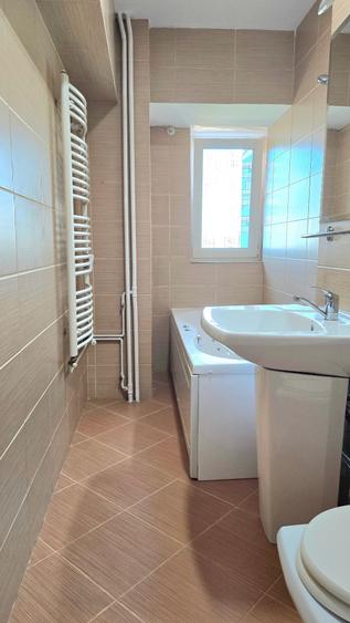 Apartament cu 3 camere semidecomandat în P-ța Unirii