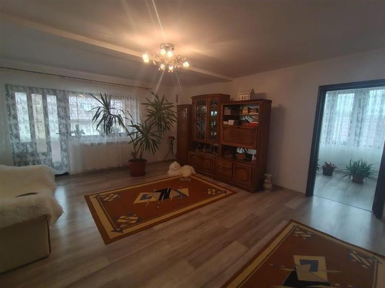 Casă individuală cu 5 camere cu Teren 1600 Mp în Moara