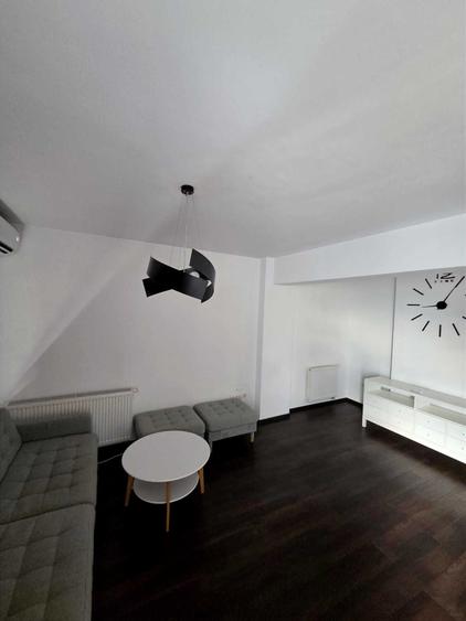 Apartament cu 3 camere decomandat în 13 Decembrie