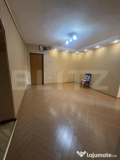 Apartament cu 4 camere decomandat în Micro 5