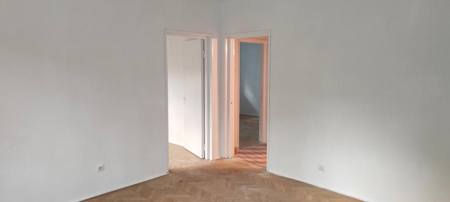 Apartament cu 3 camere semidecomandat în Nord