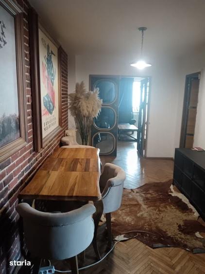 Apartament cu 4 camere decomandat în Titulescu
