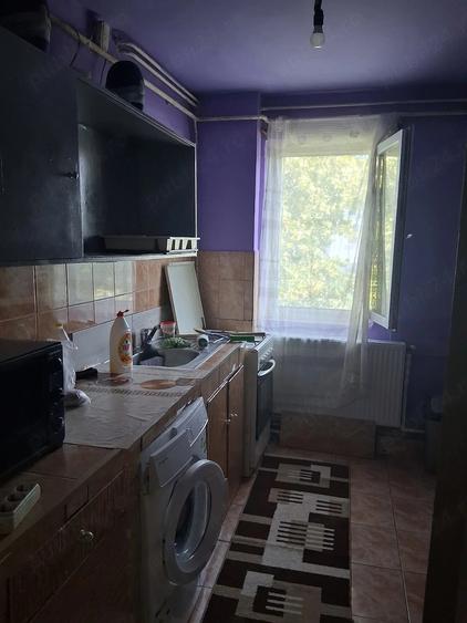 Apartament cu 2 camere semidecomandat în Podu Roș