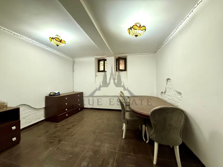 Apartament cu 10 camere decomandat, mobilat în Capitale