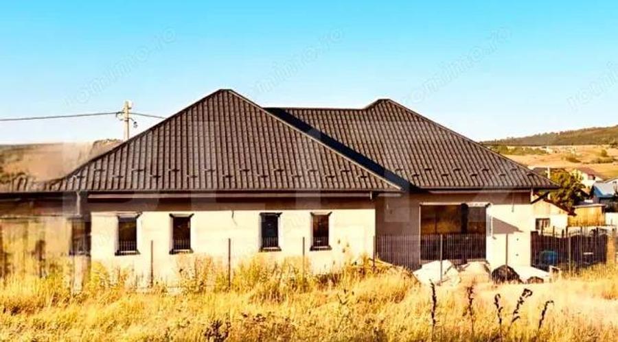 Casă cu 4 camere cu Teren 500 Mp în Cornești
