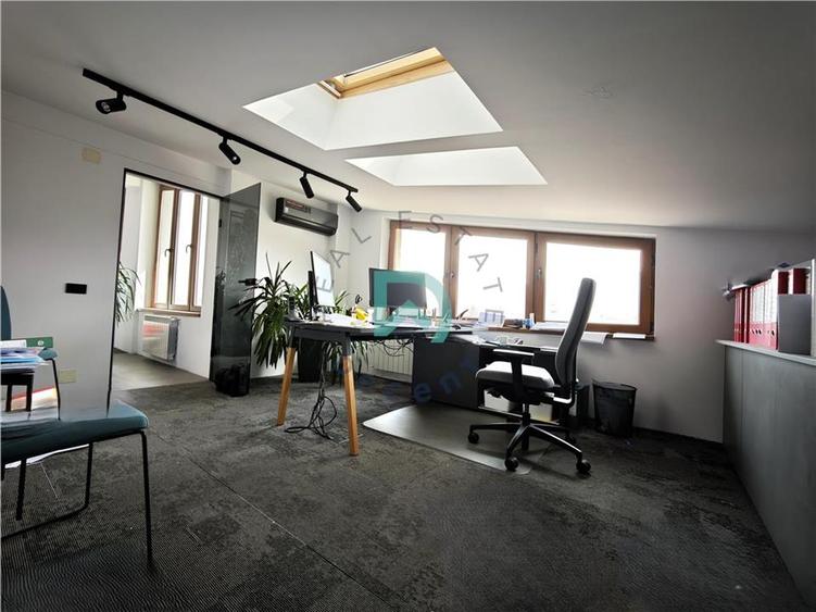 Apartament cu 4 camere decomandat în Brașovul Vechi