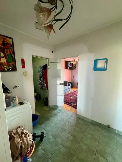 Apartament cu 3 camere semidecomandat, mobilat în Obor