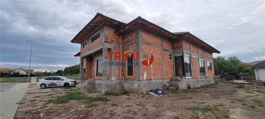Casă individuală cu 6 camere cu Canalizare în Ciugud