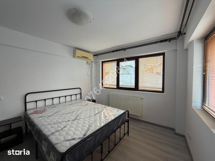 Apartament cu 3 camere semidecomandat în Obor