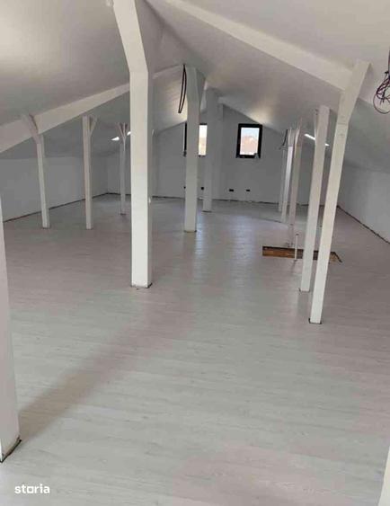 Casă cu 4 camere decomandat în Preajba