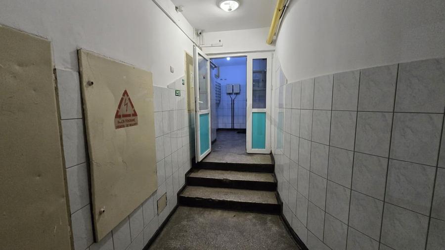 Apartament cu 3 camere decomandat, mobilat în Colentina
