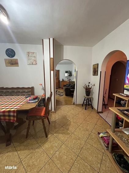 Apartament cu 4 camere decomandat în Sud