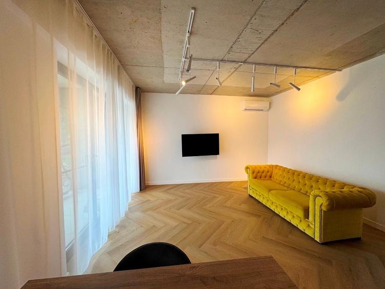 Apartament cu 3 camere decomandat în Barbu Văcărescu