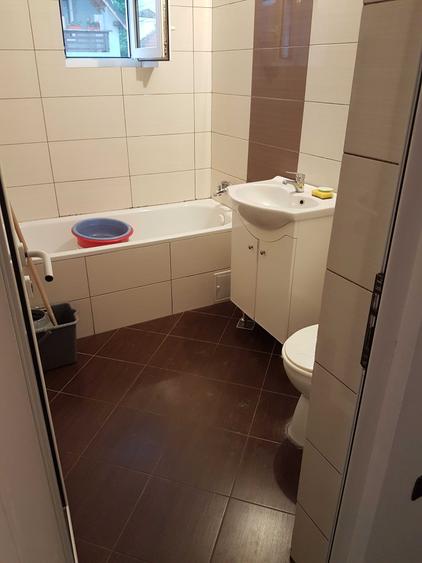 Apartament cu 3 camere decomandat în Exterior Vest