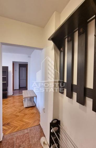 Apartament cu 3 camere semidecomandat în Dacia