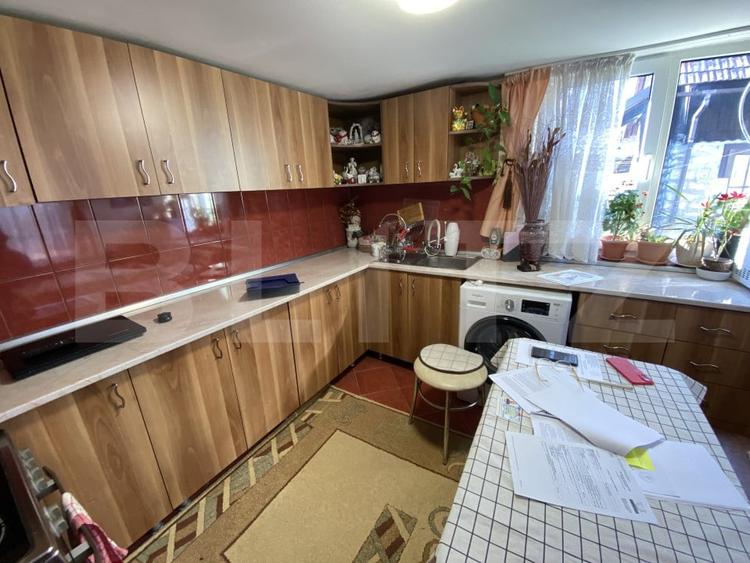 Casă individuală cu 3 camere cu Garaj în Petrindu
