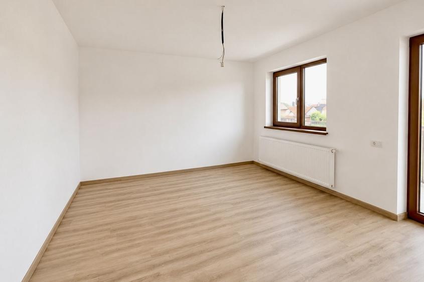 Apartament cu 3 camere decomandat în Chișoda