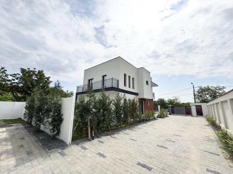 Casă individuală cu 4 camere cu Teren 320 Mp în Odăi