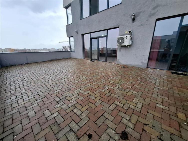 Apartament cu 3 camere semidecomandat, mobilat în Șelimbăr